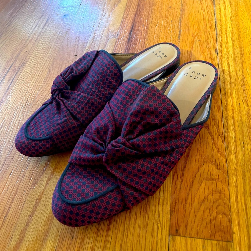 A New Day burgundy/navy mules